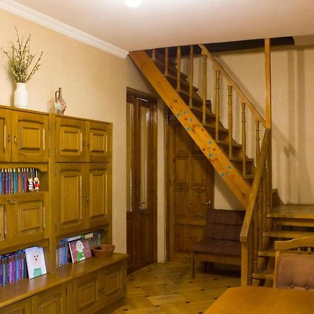 Nino'S Guest House Tbilisi Exterior photo
