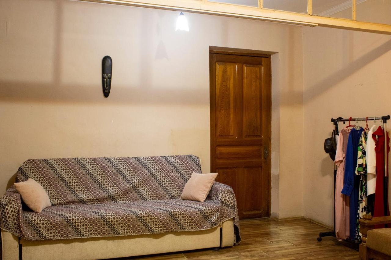 Nino'S Guest House Tbilisi Exterior photo