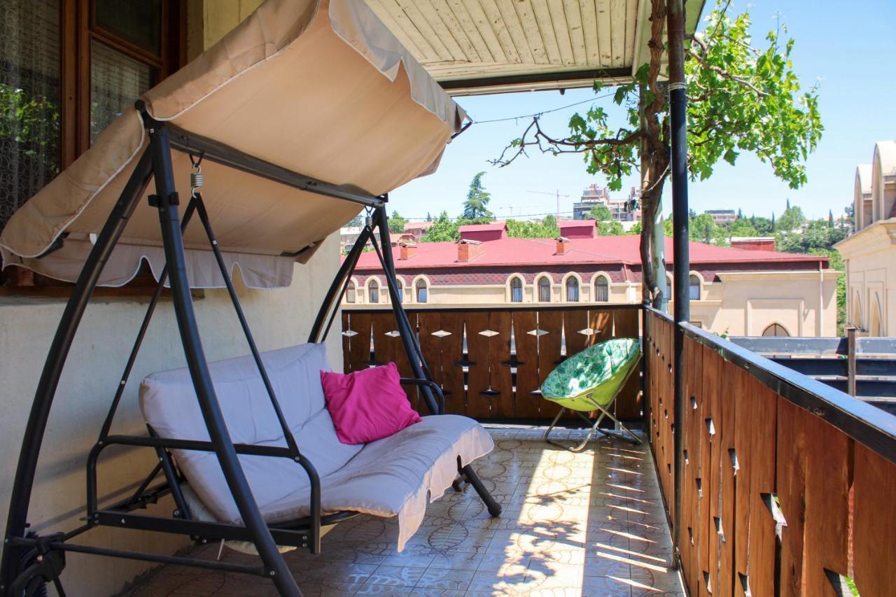 Nino'S Guest House Tbilisi Exterior photo