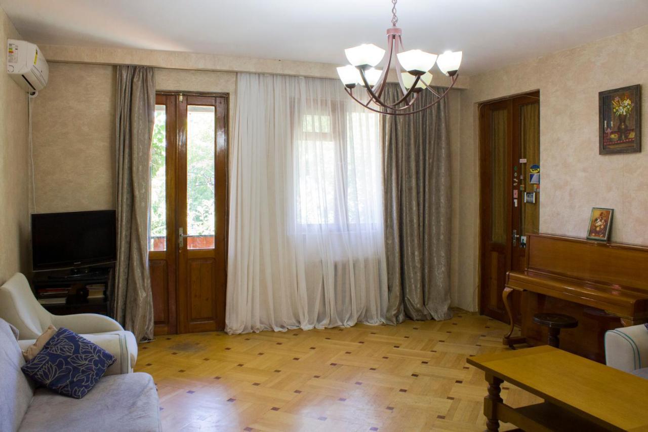 Nino'S Guest House Tbilisi Exterior photo