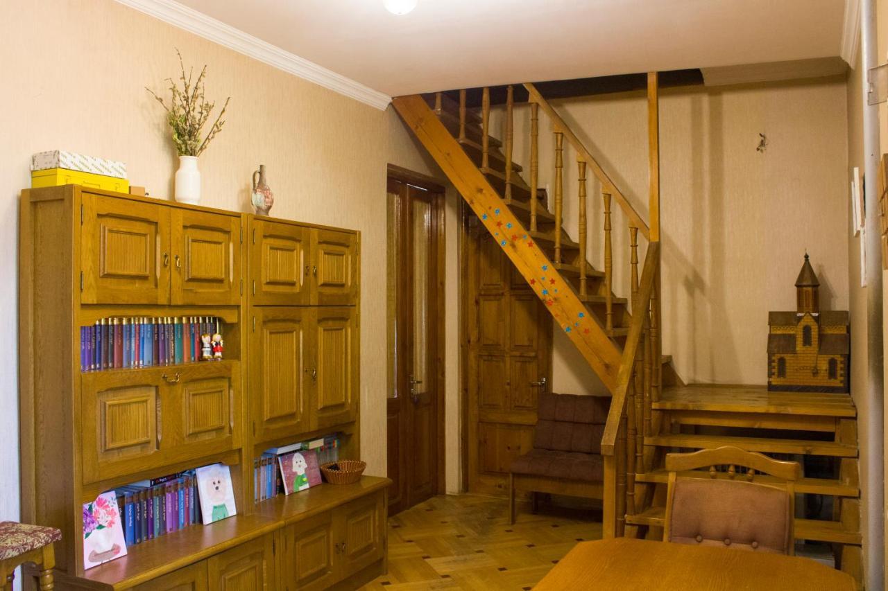 Nino'S Guest House Tbilisi Exterior photo