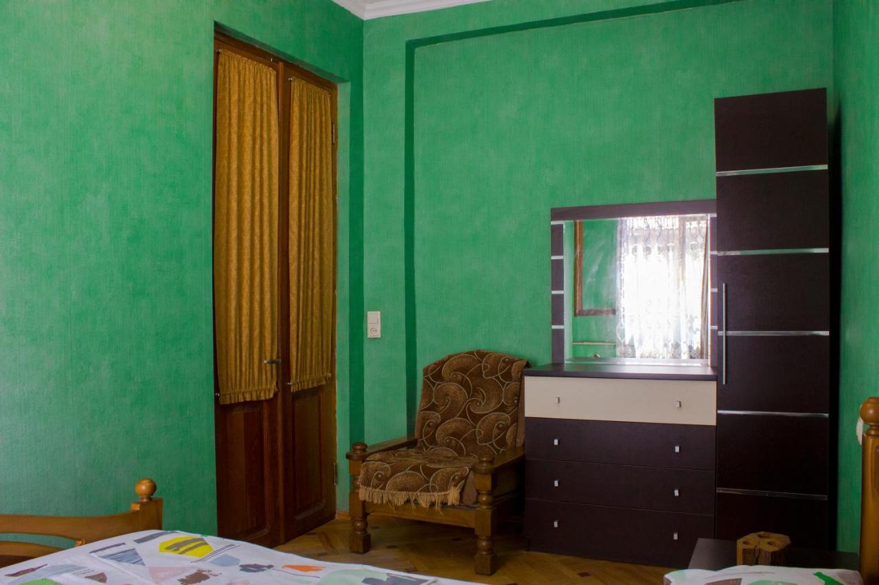 Nino'S Guest House Tbilisi Exterior photo