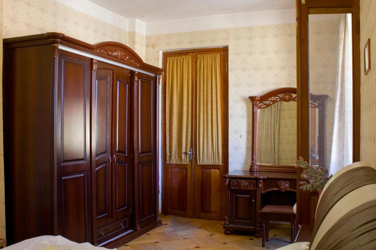 Nino'S Guest House Tbilisi Exterior photo