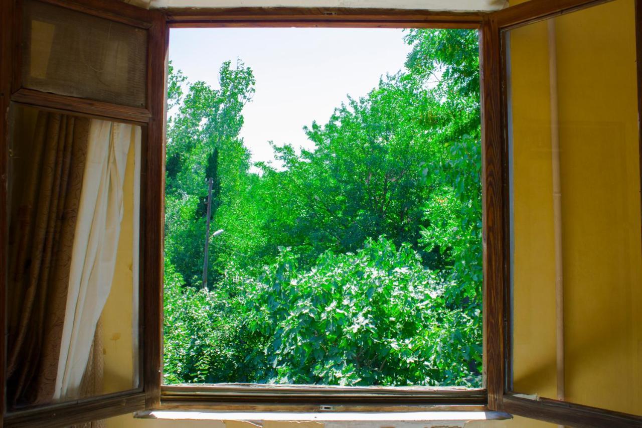 Nino'S Guest House Tbilisi Exterior photo