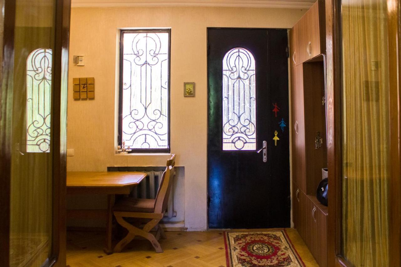 Nino'S Guest House Tbilisi Exterior photo