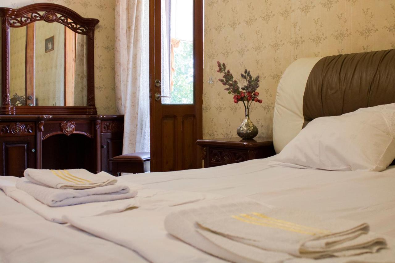 Nino'S Guest House Tbilisi Exterior photo