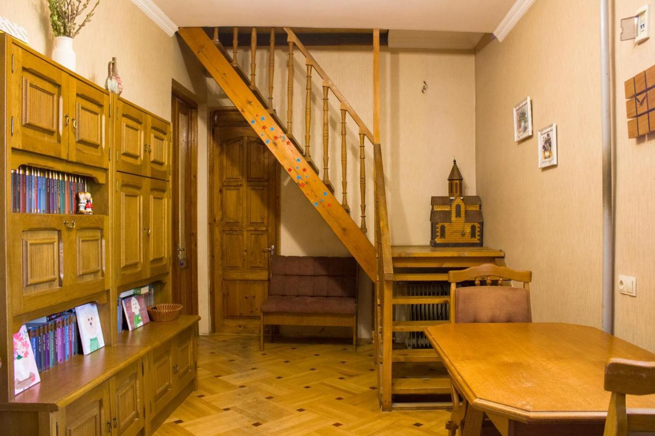 Nino'S Guest House Tbilisi Exterior photo