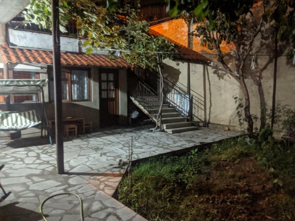 Nino'S Guest House Tbilisi Exterior photo